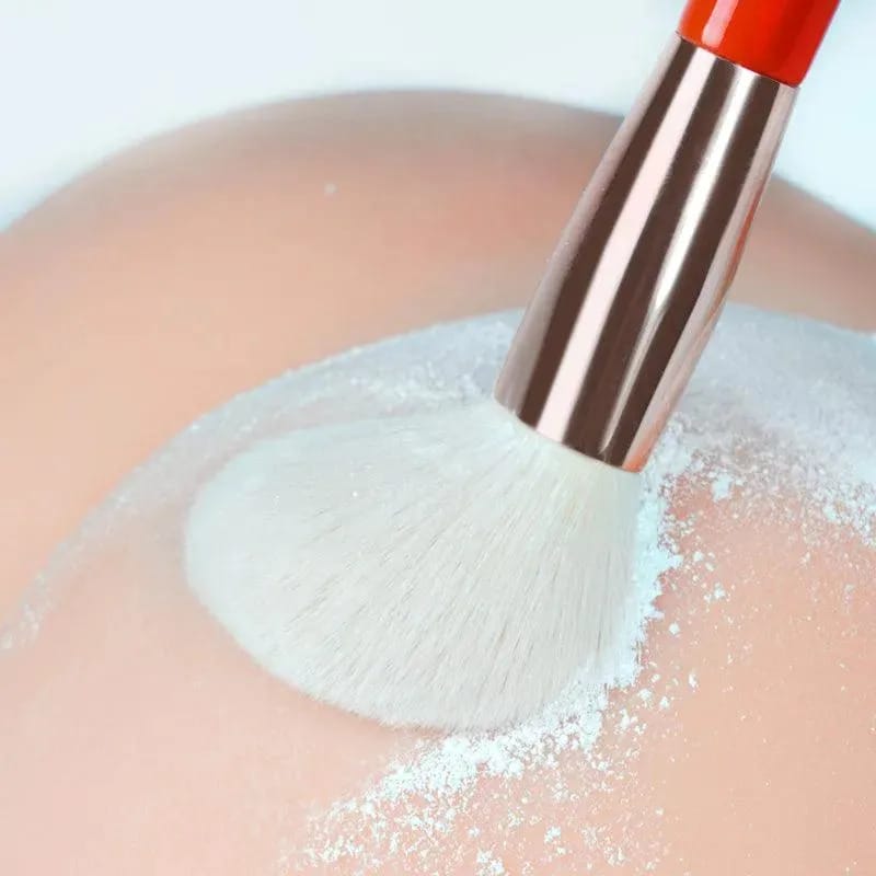 Apply Talcum Powder